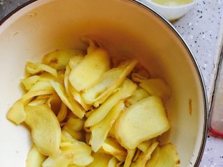 9、腌鲜姜,腌制出的姜汁倒掉