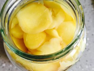 10、腌鲜姜,装入无油无水的玻璃瓶里