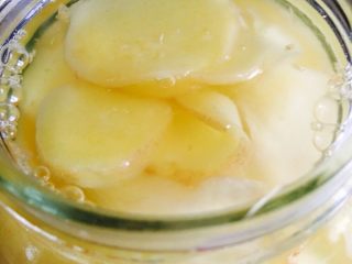 11、腌鲜姜,倒入放凉的酸甜汁淹过姜片