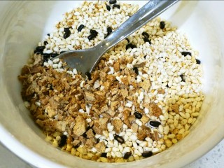 6、健脾开胃糯米藕,山药,糯米,赤小豆均匀。