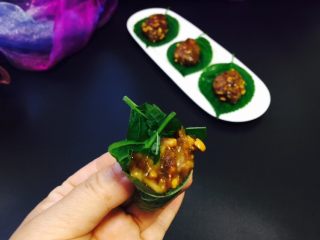 8、苏子叶糯米糍,一定要这样吃哟???? 糯米的软糯 香甜 苏子叶在口齿间弥漫着香气 让你久久回味☺️