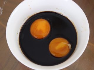 7、咸蛋黄,如果调料没有把蛋黄给盖住的话，可以加点水