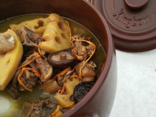 6、滋补老鸭汤,9美味滋补的老鸭汤就可以享用啦