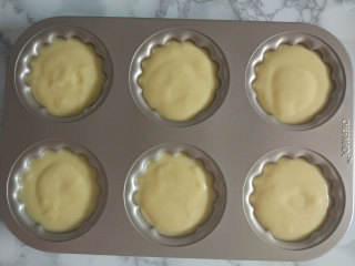 9、贝壳蛋糕,取出面糊回温后计入模具9分满