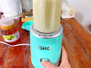 6、冬喝暖饮夏吃冰～巨好喝的抹茶牛油果香蕉奶昔,按下开关，一分钟！