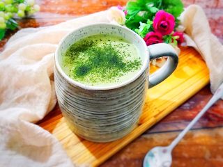 11、冬喝暖饮夏吃冰～巨好喝的抹茶牛油果香蕉奶昔,美美的摆拍一下，就可以享用啦！