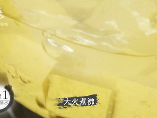 3、白贝豆腐萝卜汤，夏季消暑滋补必备 ,大火煮沸