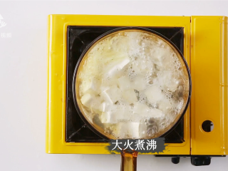 12、白贝豆腐萝卜汤，夏季消暑滋补必备 ,大火煮沸