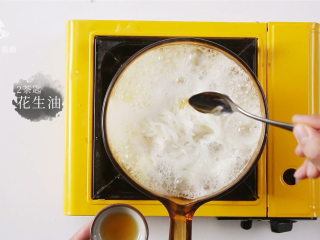 16、白贝豆腐萝卜汤，夏季消暑滋补必备 ,加入2茶匙花生油