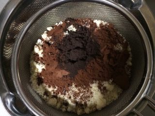 3、可可杏仁饼干,面粉，可可粉，杏仁粉混合过筛