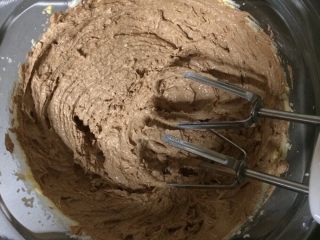 6、可可杏仁饼干,加入巧克力混合