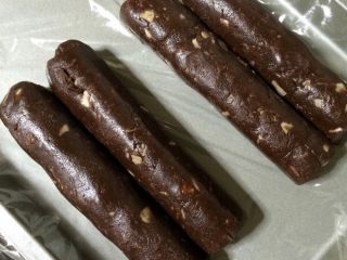 10、可可杏仁饼干,然后等份成4个，整形成圆柱形
