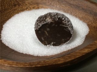 15、可可杏仁饼干,即使你想完成一个美丽的形状，切割和塑造形状，然后覆盖砂糖。。