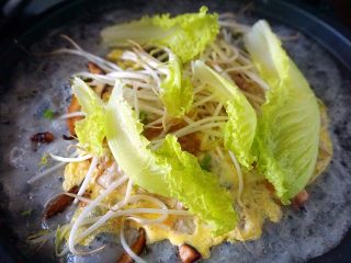 29、潮汕肠粉,淋上少许油，盖上锅盖焖一分钟