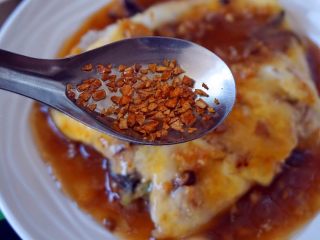 34、潮汕肠粉,淋入蒜头油