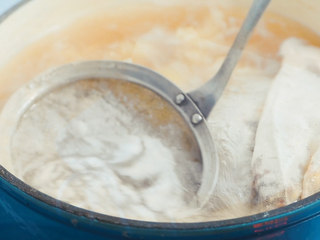 7、西瓜翠衣助眠汤,中途会有泡沫,要瓢干净。