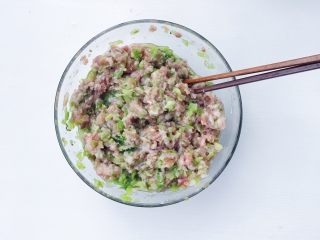 19、超详细家庭水饺,搅拌均匀 饺子馅就完成啦