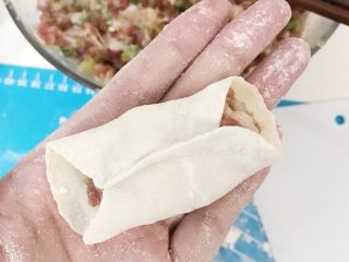 24、超详细家庭水饺,第一种是我们家常吃的蒸饺 最简单不过了 