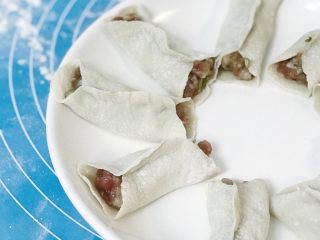 25、超详细家庭水饺,盘中依次摆好