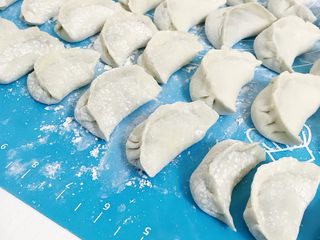 29、超详细家庭水饺,包好的饺子排排坐等锅中水烧开