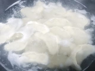 30、超详细家庭水饺,水沸腾后下饺子