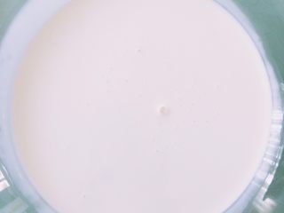 6、粉嫩的草莓冰激凌—无需烤箱系列,淡奶油200ml称好