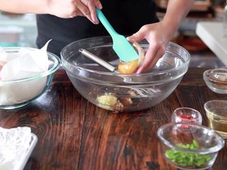 5、秘制酱料烤鸡翅,蜂蜜是必须的，菜名就是秘制“蜜汁”烤鸡翅