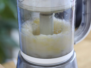 5、6m+苹果米糊,米粥和熟苹果块搅打成泥~