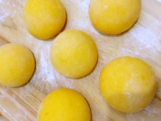 9、南瓜馒头,做成馒头状，再醒二十分钟