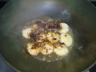 11、红糖粑粑,加入红糖，混合均匀