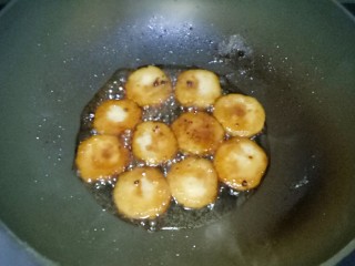 12、红糖粑粑,收汁的时候摇动锅底，防止面团粘锅