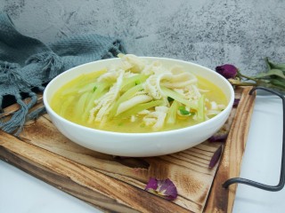 13、汤汁鲜香牛百叶,汤汁鲜美，莴笋爽口，牛百叶脆嫩。