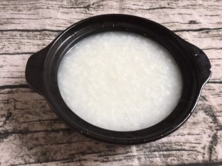 9、皮蛋瘦肉粥,粥一人份