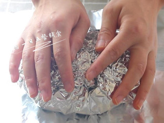 5、烤菌菇 宝宝辅食，香菇+海鲜菇+口蘑+金针菇+杏鲍菇,全副武装的包起来，不留一丝缝隙。