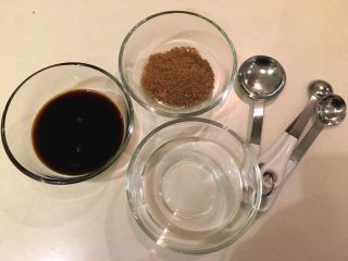 2、懒人料理-甜心小鸡腿,酱油、红糖、水