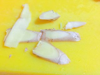 2、根本停不下来的★香辣烤鸡丝,再来一些姜片