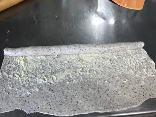 13、红茶奶酥 （山寨原麦山丘）,面饼由上至下卷起