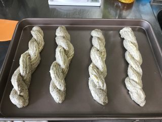 19、红茶奶酥 （山寨原麦山丘）,将所有的面团塑形好之后，进行最后一次发酵