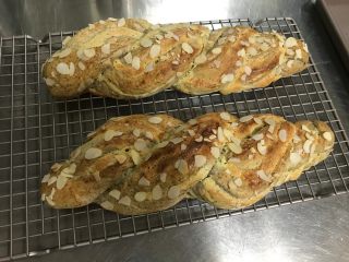 23、红茶奶酥 （山寨原麦山丘）,烤好之后马上放到晾网上至手温，密封室温保存