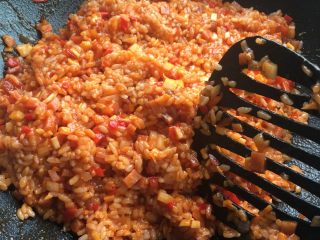 7、蛋包饭오뭐 라이스,再开小火切拌,不要太稀