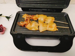 15、家庭版+铁板烧鱿鱼串家庭,放入鱿鱼串