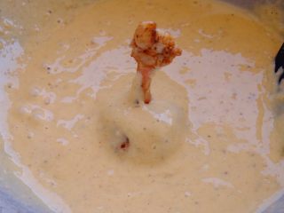 21、棒槌小鸡腿????,放入面糊里 滚动