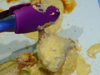 24、棒槌小鸡腿????,热油 把棒槌用夹子夹起