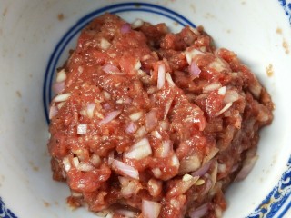 13、家庭汉堡牛肉坯制作,反复摔倒。