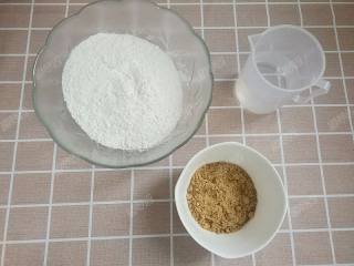 1、糖油粑粑,准备好所有的食材