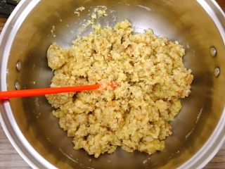 14、宫廷核桃酥,拌均匀。