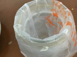 12、圣诞花环泡芙蛋糕#乐享双节#,把裱花袋套在杯子里