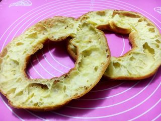 22、圣诞花环泡芙蛋糕#乐享双节#,发的还不错,里面有很大的孔洞