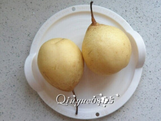 2、冰糖雪梨,梨洗净