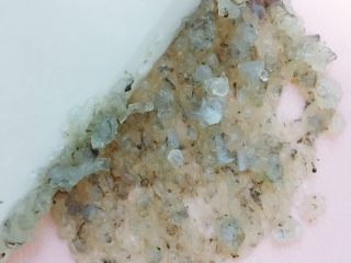 5、彩蔬鲜虾面条丸子,虾剁成虾泥